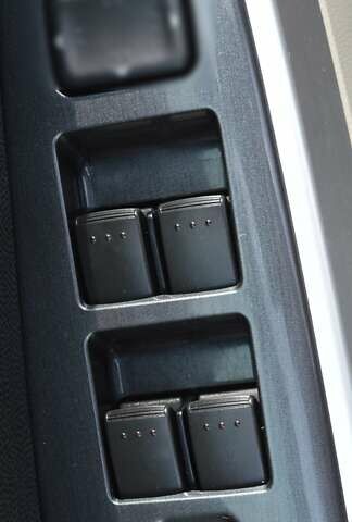 Красный Мазда СХ-7, объемом двигателя 2.26 л и пробегом 159 тыс. км за 7500 $, фото 22 на Automoto.ua