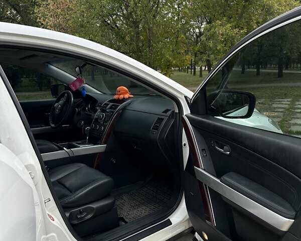 Білий Мазда СХ-9, об'ємом двигуна 3.73 л та пробігом 290 тис. км за 10000 $, фото 7 на Automoto.ua