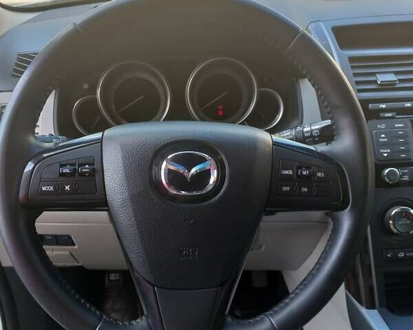 Білий Мазда СХ-9, об'ємом двигуна 3.7 л та пробігом 100 тис. км за 16000 $, фото 12 на Automoto.ua