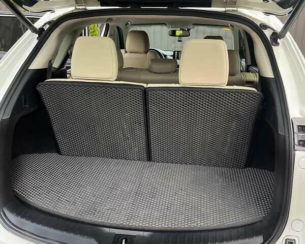 Белый Мазда СХ-9, объемом двигателя 2.5 л и пробегом 151 тыс. км за 20100 $, фото 22 на Automoto.ua