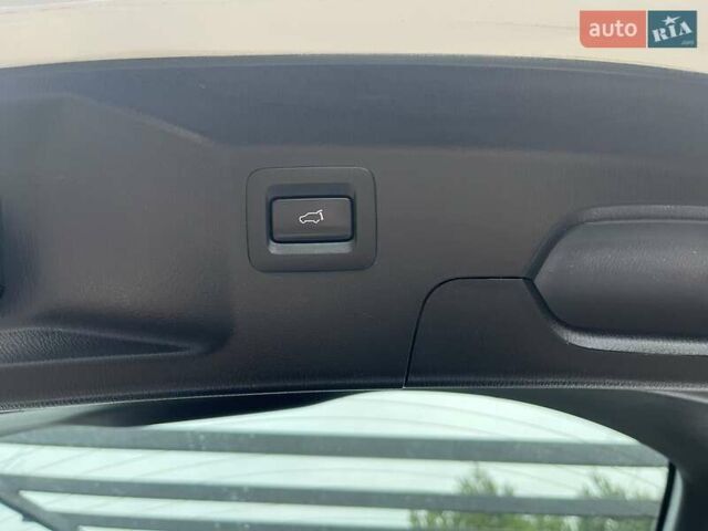 Белый Мазда СХ-9, объемом двигателя 2.5 л и пробегом 151 тыс. км за 20100 $, фото 24 на Automoto.ua