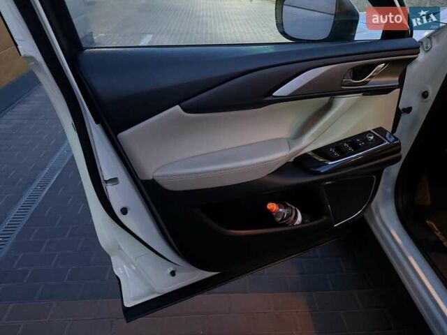 Білий Мазда СХ-9, об'ємом двигуна 2.49 л та пробігом 117 тис. км за 18999 $, фото 26 на Automoto.ua