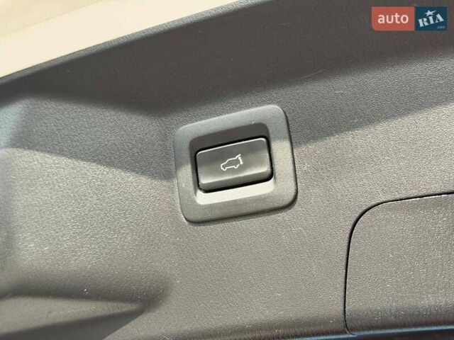 Белый Мазда СХ-9, объемом двигателя 2.49 л и пробегом 128 тыс. км за 22000 $, фото 30 на Automoto.ua