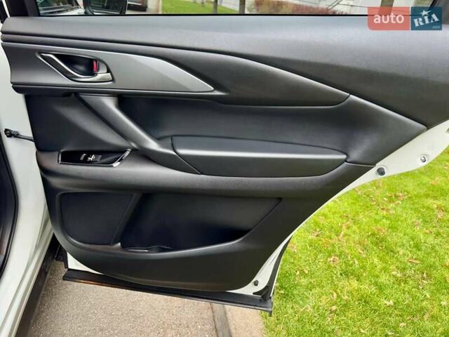 Білий Мазда СХ-9, об'ємом двигуна 2.5 л та пробігом 33 тис. км за 31000 $, фото 45 на Automoto.ua