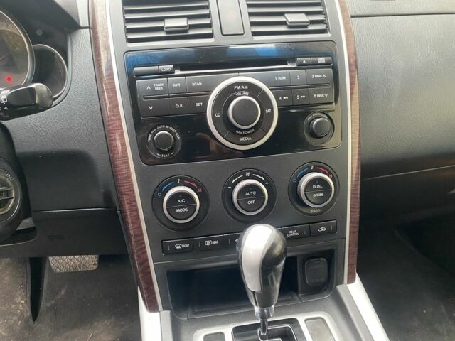 Серый Мазда СХ-9, объемом двигателя 0 л и пробегом 220 тыс. км за 8000 $, фото 2 на Automoto.ua