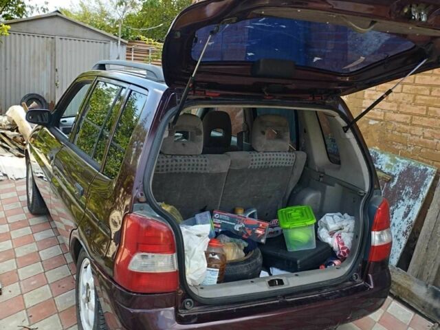 Червоний Мазда Деміо, об'ємом двигуна 1.5 л та пробігом 2 тис. км за 3200 $, фото 4 на Automoto.ua