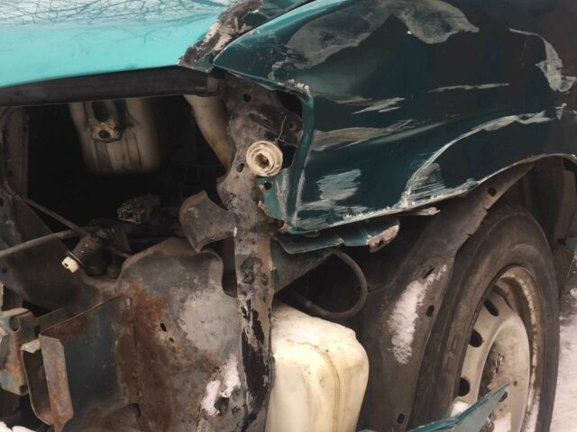 Зеленый Мазда Демио, объемом двигателя 1.3 л и пробегом 180 тыс. км за 1000 $, фото 1 на Automoto.ua