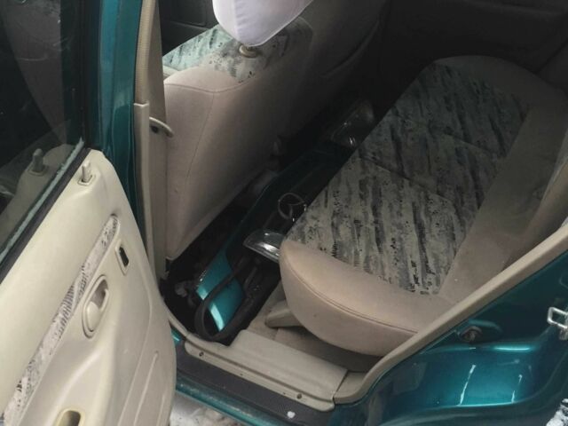 Зеленый Мазда Демио, объемом двигателя 1.3 л и пробегом 180 тыс. км за 1000 $, фото 9 на Automoto.ua