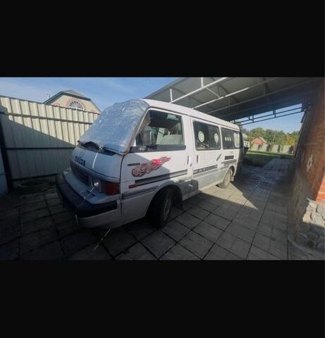 Белый Мазда E 2000, объемом двигателя 2 л и пробегом 250 тыс. км за 3000 $, фото 2 на Automoto.ua