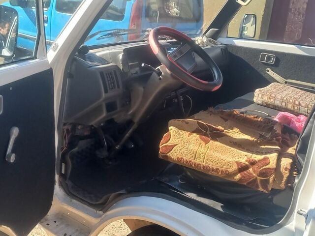 Білий Мазда E 2000, об'ємом двигуна 2.2 л та пробігом 200 тис. км за 2350 $, фото 1 на Automoto.ua