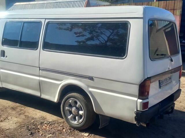 Білий Мазда E 2000, об'ємом двигуна 2.2 л та пробігом 200 тис. км за 2350 $, фото 4 на Automoto.ua