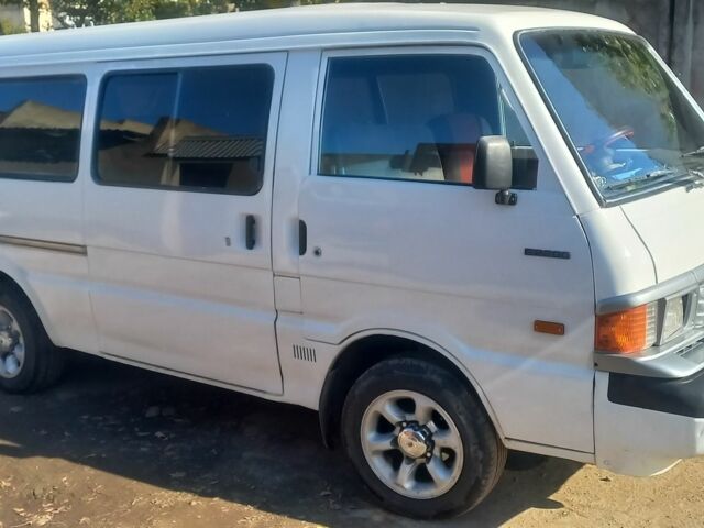 Білий Мазда E 2000, об'ємом двигуна 2.2 л та пробігом 200 тис. км за 2350 $, фото 3 на Automoto.ua