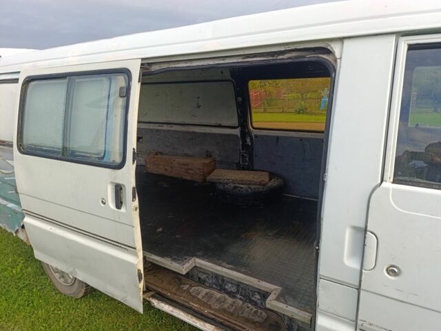 Білий Мазда E 2000, об'ємом двигуна 2 л та пробігом 564 тис. км за 850 $, фото 7 на Automoto.ua