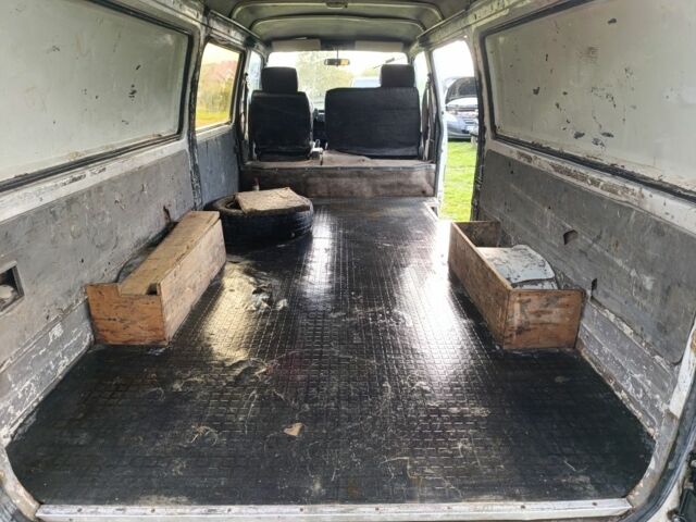 Білий Мазда E 2000, об'ємом двигуна 2 л та пробігом 564 тис. км за 850 $, фото 5 на Automoto.ua