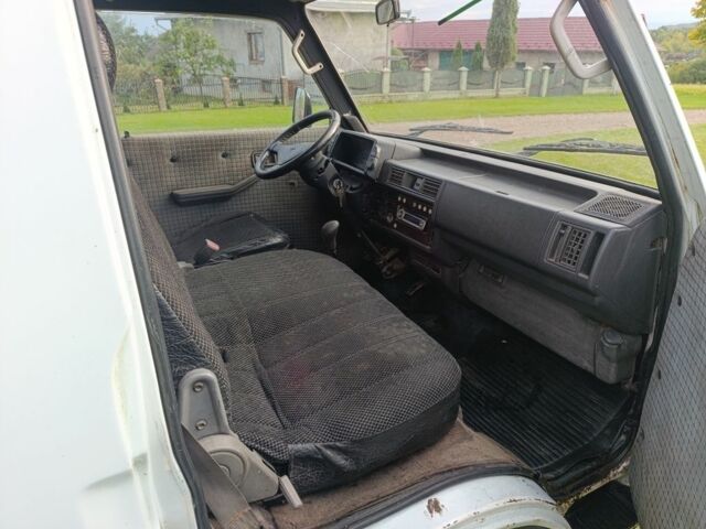 Білий Мазда E 2000, об'ємом двигуна 2 л та пробігом 564 тис. км за 850 $, фото 6 на Automoto.ua