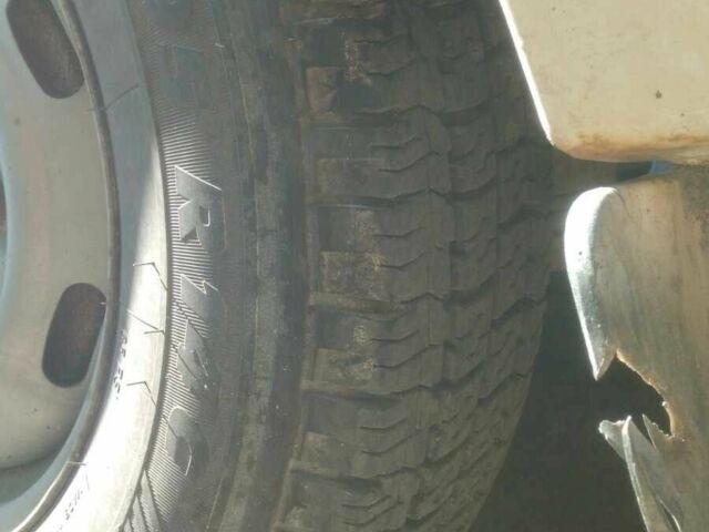 Білий Мазда E 2000, об'ємом двигуна 2.2 л та пробігом 376 тис. км за 1798 $, фото 3 на Automoto.ua