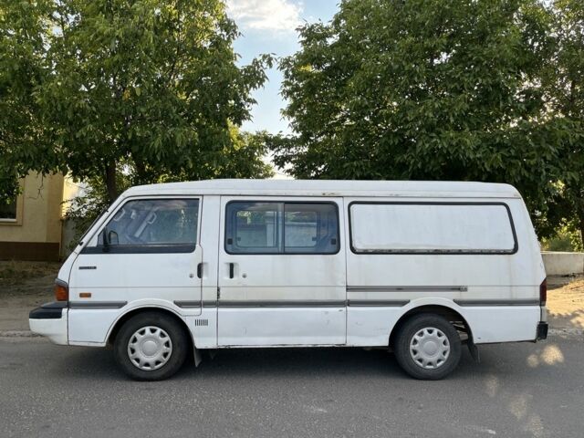 Білий Мазда E 2000, об'ємом двигуна 2.2 л та пробігом 110 тис. км за 3200 $, фото 2 на Automoto.ua