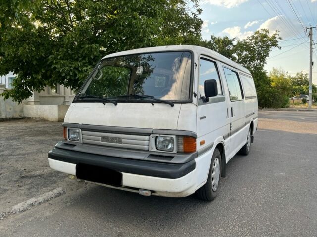 Білий Мазда E 2000, об'ємом двигуна 2.2 л та пробігом 110 тис. км за 3200 $, фото 1 на Automoto.ua