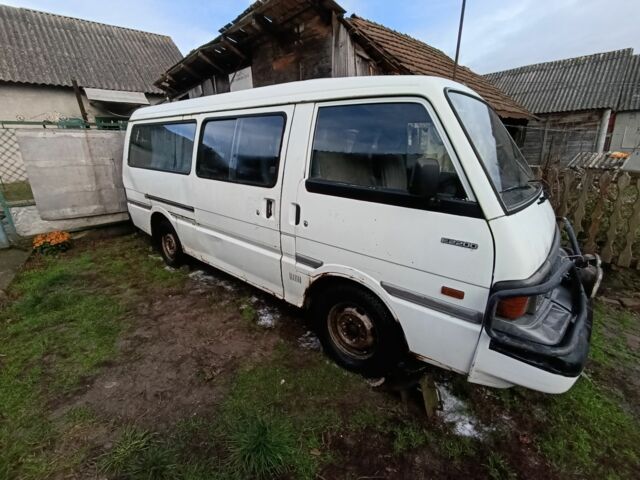 Белый Мазда E 2000, объемом двигателя 0 л и пробегом 300 тыс. км за 600 $, фото 1 на Automoto.ua