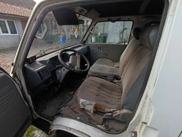 Белый Мазда E 2000, объемом двигателя 0 л и пробегом 300 тыс. км за 600 $, фото 5 на Automoto.ua