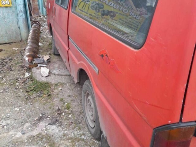 Черный Мазда E 2000, объемом двигателя 2 л и пробегом 2 тыс. км за 524 $, фото 1 на Automoto.ua