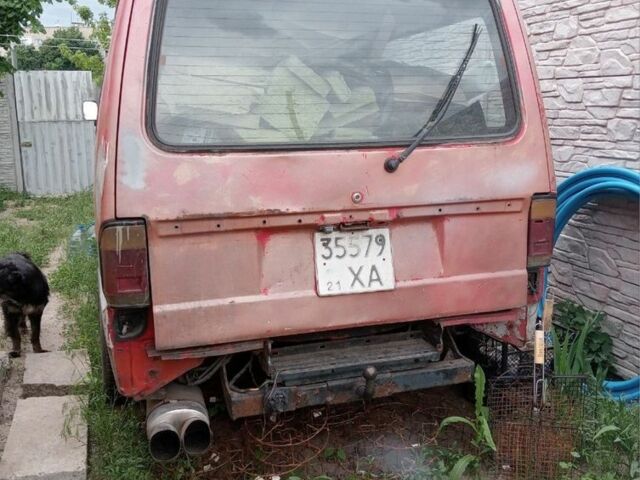 Червоний Мазда E 2000, об'ємом двигуна 2.2 л та пробігом 400 тис. км за 1000 $, фото 2 на Automoto.ua