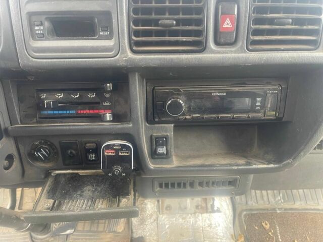 Серый Мазда E 2000, объемом двигателя 2 л и пробегом 403 тыс. км за 1550 $, фото 6 на Automoto.ua