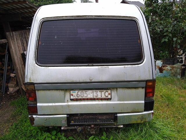 Серый Мазда E 2000, объемом двигателя 2.2 л и пробегом 363 тыс. км за 1200 $, фото 4 на Automoto.ua