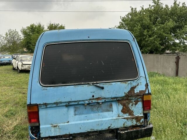 Синій Мазда E 2000, об'ємом двигуна 2 л та пробігом 300 тис. км за 500 $, фото 4 на Automoto.ua