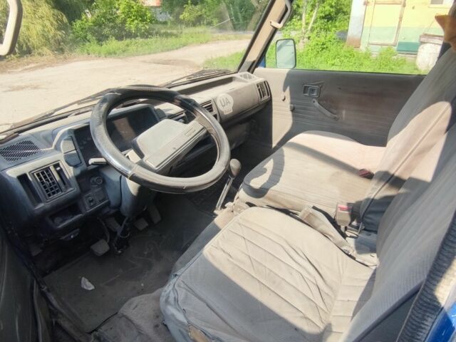 Синий Мазда E 2000, объемом двигателя 2 л и пробегом 540 тыс. км за 800 $, фото 4 на Automoto.ua