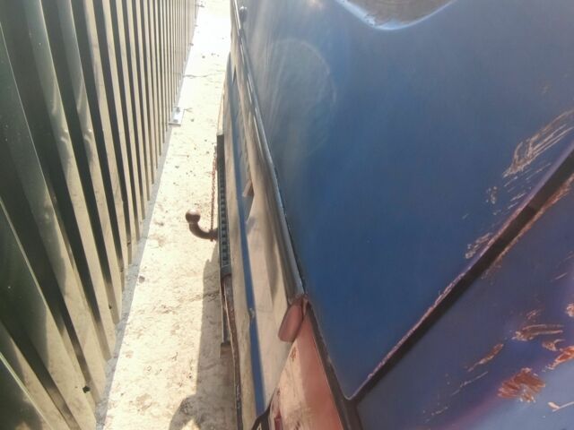 Синий Мазда E 2000, объемом двигателя 2 л и пробегом 540 тыс. км за 800 $, фото 2 на Automoto.ua