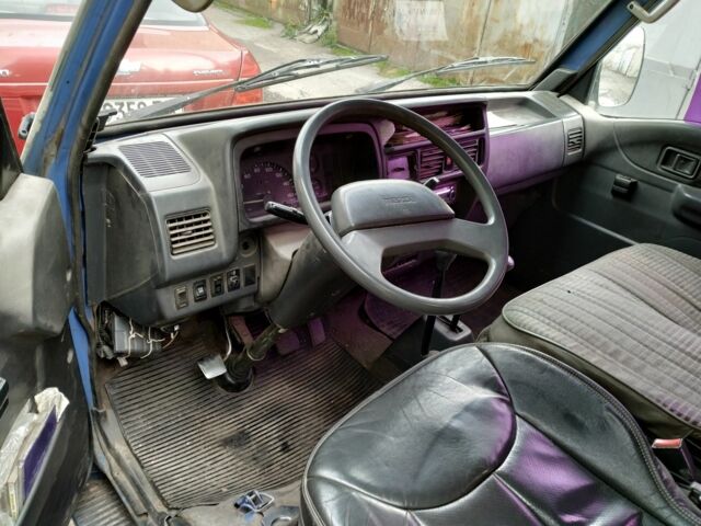 Синий Мазда E 2000, объемом двигателя 2.2 л и пробегом 333 тыс. км за 3817 $, фото 4 на Automoto.ua