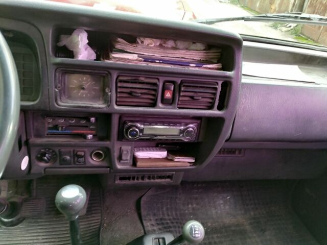 Синий Мазда E 2000, объемом двигателя 2.2 л и пробегом 333 тыс. км за 3817 $, фото 5 на Automoto.ua