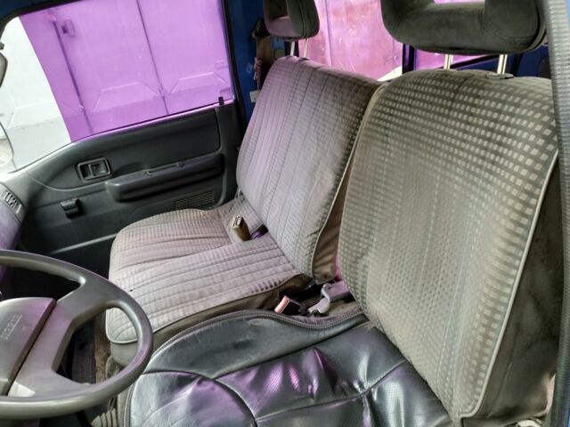 Синий Мазда E 2000, объемом двигателя 2.2 л и пробегом 333 тыс. км за 3817 $, фото 6 на Automoto.ua