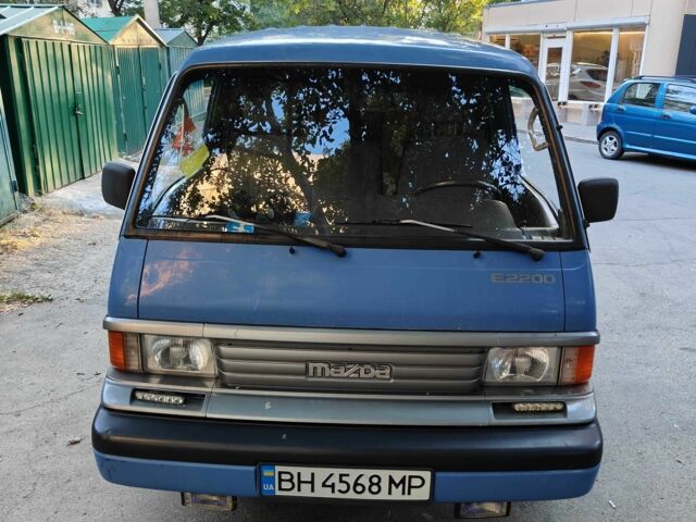 Синій Мазда E 2000, об'ємом двигуна 2.2 л та пробігом 297 тис. км за 4300 $, фото 2 на Automoto.ua