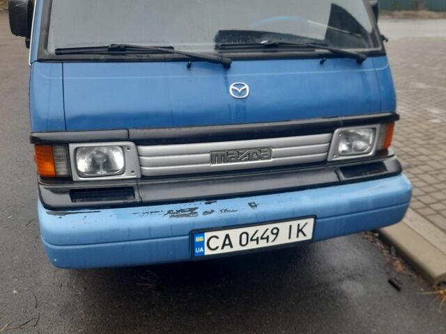 Синий Мазда E 2000, объемом двигателя 2.2 л и пробегом 300 тыс. км за 2700 $, фото 2 на Automoto.ua