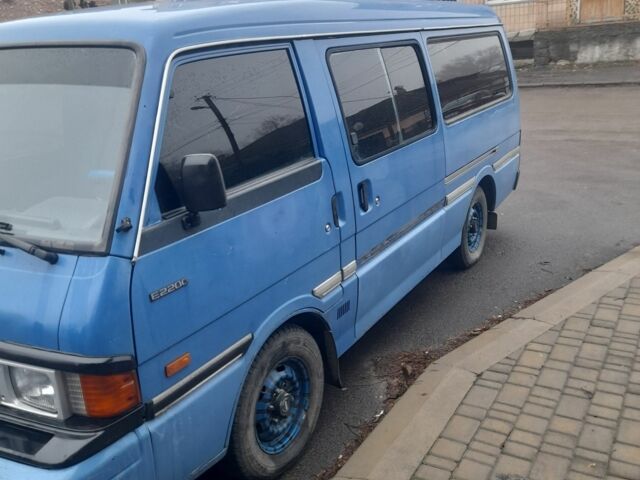 Синий Мазда E 2000, объемом двигателя 2.2 л и пробегом 300 тыс. км за 2700 $, фото 1 на Automoto.ua