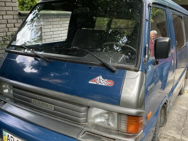 Синий Мазда E 2000, объемом двигателя 2.2 л и пробегом 400 тыс. км за 4000 $, фото 1 на Automoto.ua
