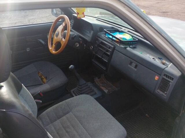 Зеленый Мазда E 2000, объемом двигателя 2 л и пробегом 467 тыс. км за 1183 $, фото 5 на Automoto.ua