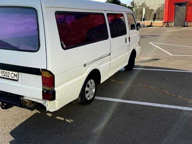 Белый Мазда Е2200, объемом двигателя 2.2 л и пробегом 220 тыс. км за 1680 $, фото 1 на Automoto.ua