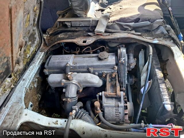 Белый Мазда Е2200, объемом двигателя 2.2 л и пробегом 400 тыс. км за 1000 $, фото 1 на Automoto.ua