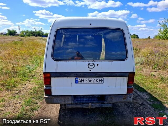 Белый Мазда Е2200, объемом двигателя 2.2 л и пробегом 400 тыс. км за 1000 $, фото 5 на Automoto.ua