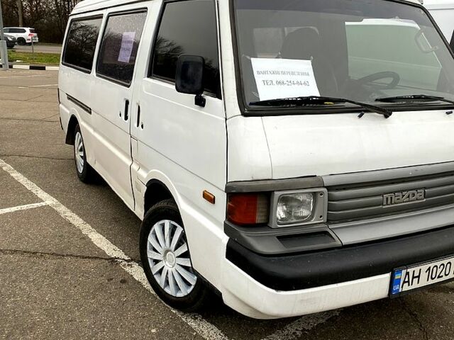 Белый Мазда Е2200, объемом двигателя 2.2 л и пробегом 300 тыс. км за 2200 $, фото 5 на Automoto.ua
