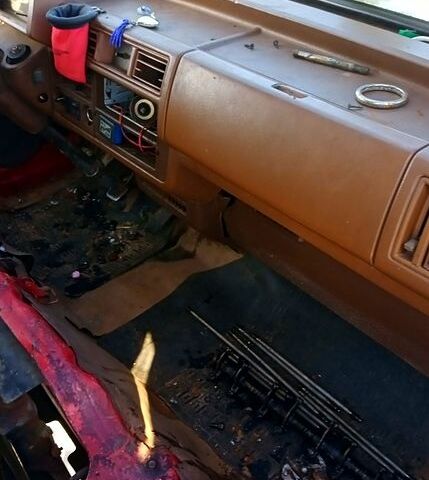Мазда Е2200, объемом двигателя 2.2 л и пробегом 400 тыс. км за 500 $, фото 4 на Automoto.ua