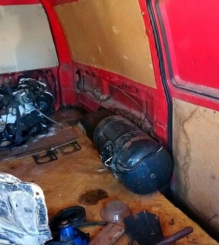 Мазда Е2200, объемом двигателя 2.2 л и пробегом 400 тыс. км за 500 $, фото 5 на Automoto.ua