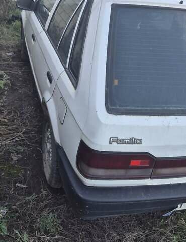 Белый Мазда Фамилия, объемом двигателя 1.5 л и пробегом 1 тыс. км за 700 $, фото 2 на Automoto.ua