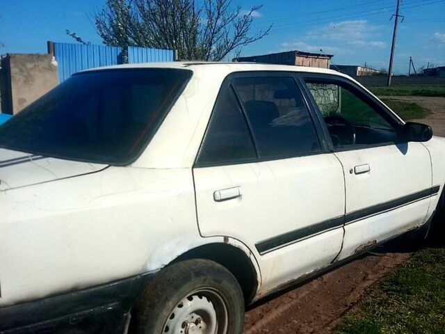 Белый Мазда Фамилия, объемом двигателя 1.5 л и пробегом 590 тыс. км за 600 $, фото 4 на Automoto.ua