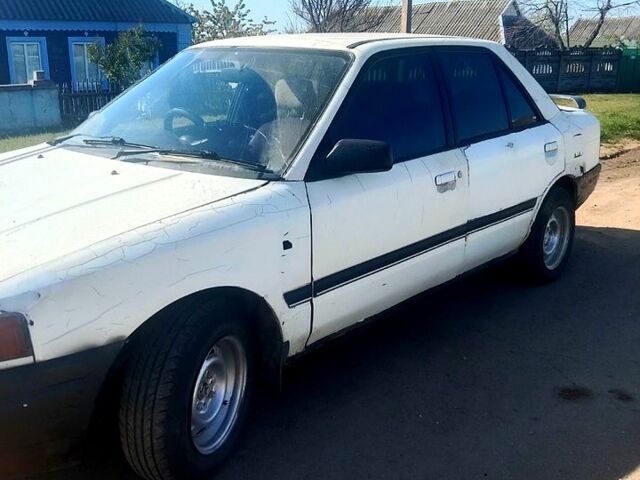 Белый Мазда Фамилия, объемом двигателя 1.5 л и пробегом 590 тыс. км за 600 $, фото 3 на Automoto.ua