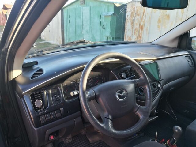 Чорний Мазда МПВ, об'ємом двигуна 2 л та пробігом 215 тис. км за 3999 $, фото 2 на Automoto.ua