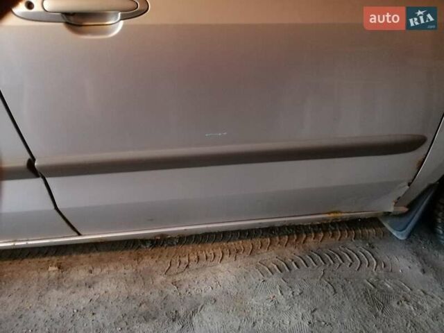 Сірий Мазда МПВ, об'ємом двигуна 2 л та пробігом 240 тис. км за 2700 $, фото 3 на Automoto.ua